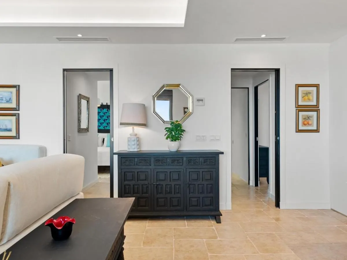 Frontline Mediterranean Escape Marbella 0*,