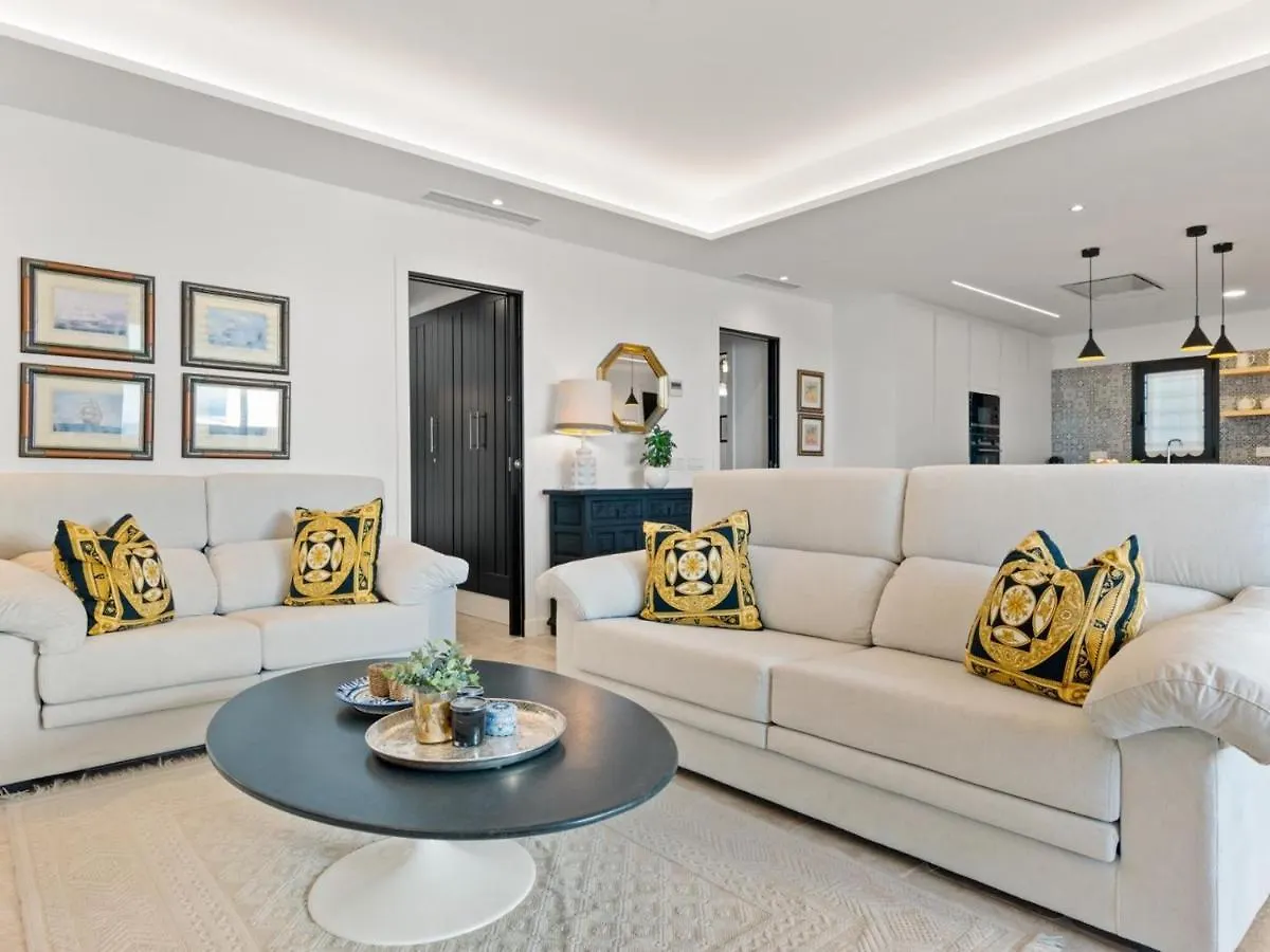 Frontline Mediterranean Escape Marbella Espanha