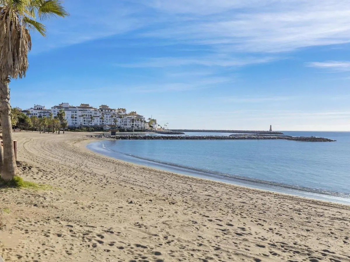 Frontline Mediterranean Escape Marbella 0*,